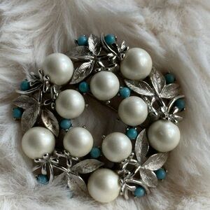 Elegant Pearl and Turquoise Leaf Circle Brooch - Sarah Coventry Women Jewelry